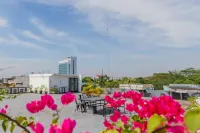 Sans Hotel Box Mansion Surabaya by RedDoorz Hotels in Sawahan