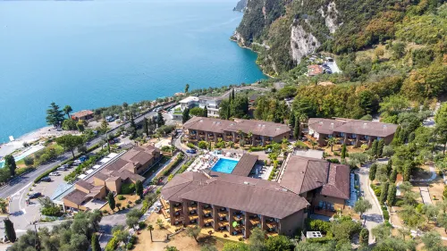 Hotel Leonardo Da Vinci فنادق في ليموني سول غارد