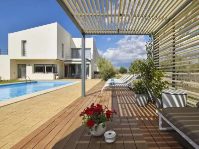 Caleu Hotels near Consell Flea Market