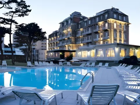 أوتل باريير لو رويال لا بول فنادق في لا بول إسكوبلاك