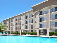 DoubleTree by Hilton Livermore - Swimmingpools