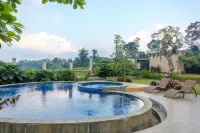 TwoSpaces Living at DeRos Resort & Cafe, Bogor - Pools