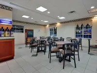 Holiday Inn Express & Suites CADILLAC by IHG - breakfast