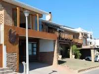 Aqua Marina Guest House - parking