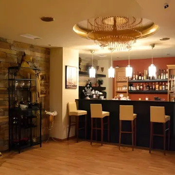 Queens Leriotis Hotel