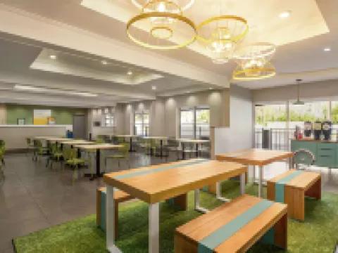 Spark by Hilton Orlando Universal Blvd Hotels in Orlando