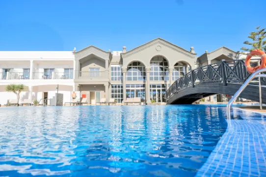 珊瑚科蒂略海灘住宿