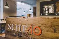 Suite 10 Home Design & Spa - bar