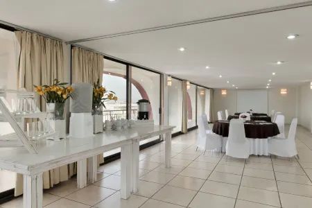 Ramada Plaza by Wyndham Leon