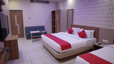 Hotel Embassy Grand 기얀 도서관 주변 호텔