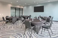 The Elm, a Ramada by Wyndham Отели в г. Дентон