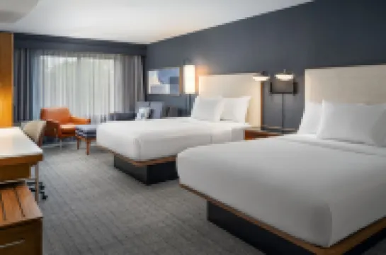 Courtyard Kingston Hotel di Ulster