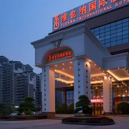 Vienna International Hotel (Xinxing new city square)