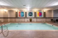 DoubleTree by Hilton Cedar Rapids Convention Complex - مسبح