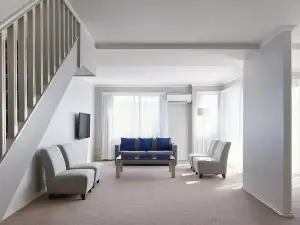 Pinnacle Apartments