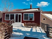 Little Loch 2 Bedroom Home by RedAwning