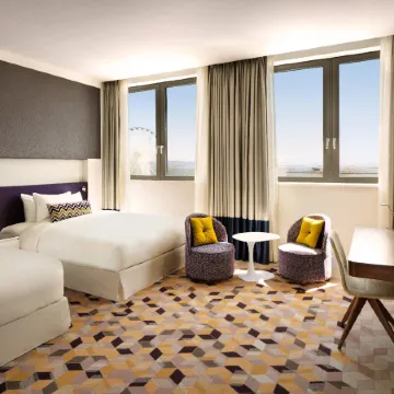 Sheraton Baku Intourist Отели рядом с достопримечательностью «Азербайджанский национальный музей ковра»