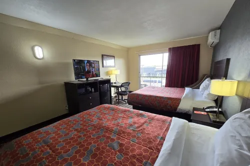 Econo Lodge Inn & Suites Hotels in Mason City