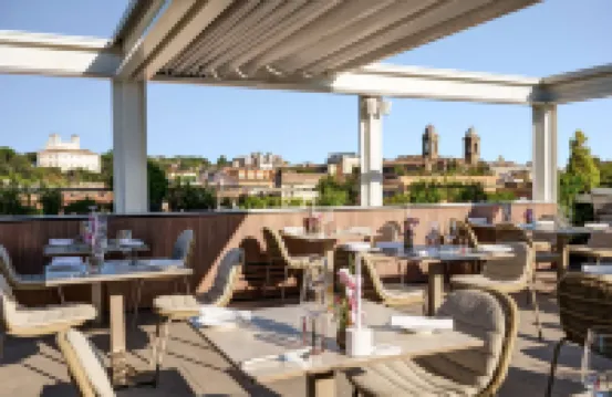 โรงแรม เดอะ เฟิร์ส อาร์เต - พรีเฟอร์ โฮเทลส์ แอนด์ รีสอร์ทส์