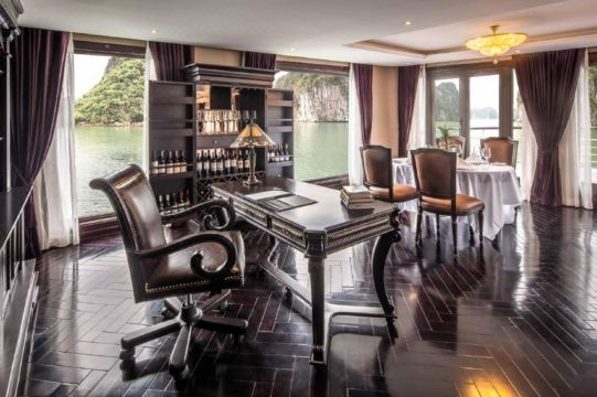 Ambassador Cruise Halong Bay 객실