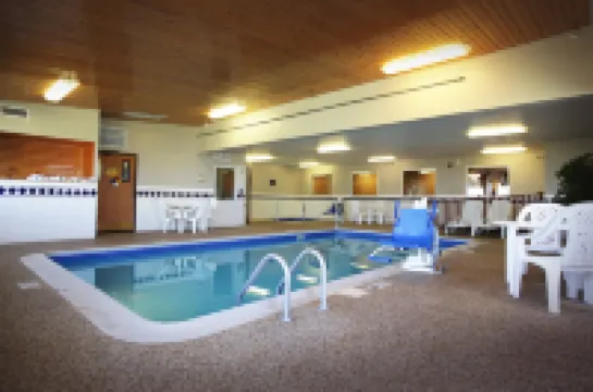 靈湖-奧科博吉温德姆華美達酒店