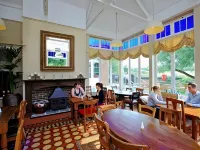The Boathouse Hotels in Tunley