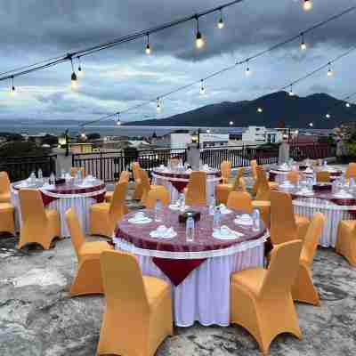 Emerald Hotel Dining/Meeting Rooms