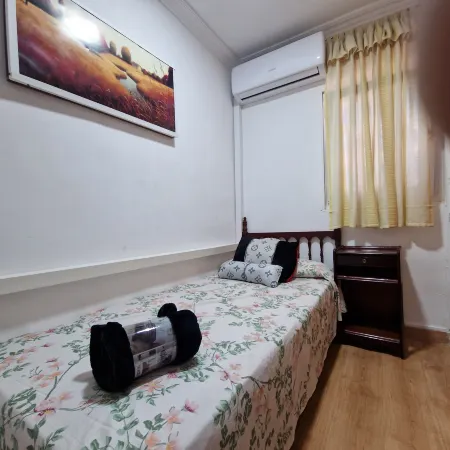 Independent Six Room House / Casa 6 Habitaciones Отели рядом с достопримечательностью «San Sebastián de los Reyes The Style Outlets»