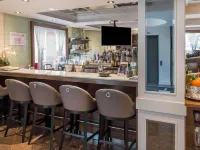 Les Suites Victoria, Ascend Hotel Collection Hotels near Hull