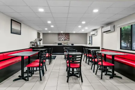 HomeTowne Studios Flint