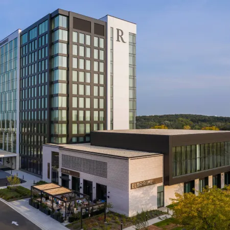 Renaissance Milwaukee West Hotel Отели рядом с достопримечательностью «Милуокский зоопарк»