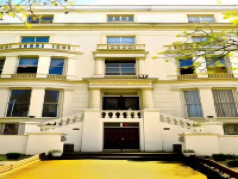 ラブナ ゴラ ロイヤル・クレセント・ガーデンズ周辺のホテル