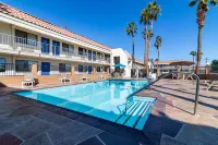 Rodeway Inn & Suites Thousand Palms - Rancho Mirage Отели в г. Таусанд Палмс