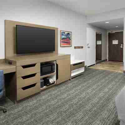 Hampton Inn Boston Logan Airport Chelsea Rooms