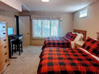 Secluded Chalet in Michaywe w/ pool access. Golf + Ski/Snowmobile paradise.
