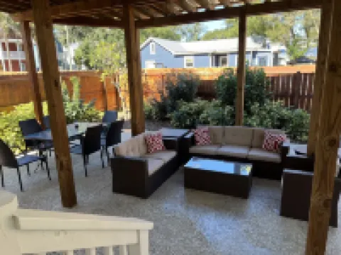 F2, Downtown St. Augustine, POOL, beaches, spacious, free onsite parking!