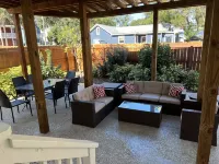 F4, Downtown, POOL, 2 king beds, 2 full bathrooms, free onsite parking!