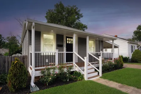 Peaceful Retreat w/Backyard-3BR-Free Parking