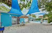 Charming Ground Level Resort Style 3 unit Condo  - unit C