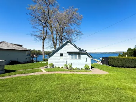 Cozy Cottage on Lake Champlain with Incredible Views and Outdoor Space!