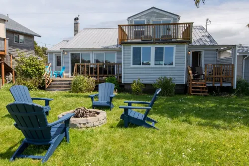 Riverfront, Hot Tub, SUP & Kayak, short walk to beach, fire pit, full office Hotels in Pacific City