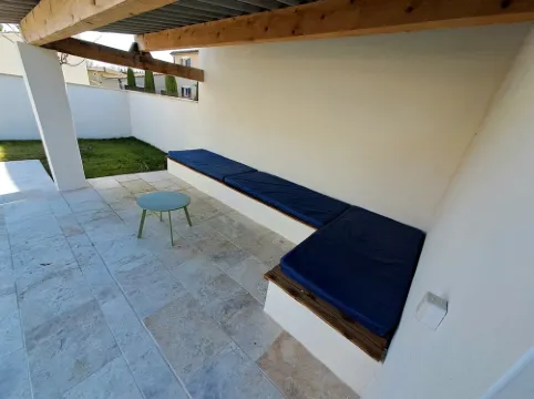 ALL COMFORT FAMILY VILLA, not overlooked, swimming pool