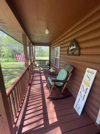 Peaceful cabin steps away from the creek, convenient access to ATV trails!