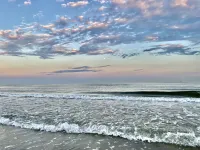 Come and enjoy the beautiful Surfside beach and “heav’n fun” in this cozy home!