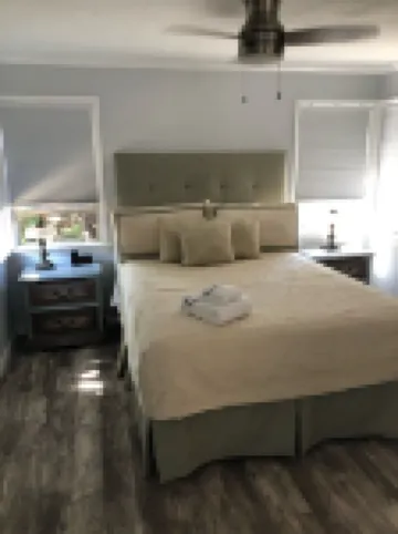 Private, vintage 2bd/2ba, 1/3 acre lot, ocean views, amazing sunsets!