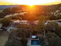Hilltop Manor- Views - Family Home/Private - Pool and Spa
