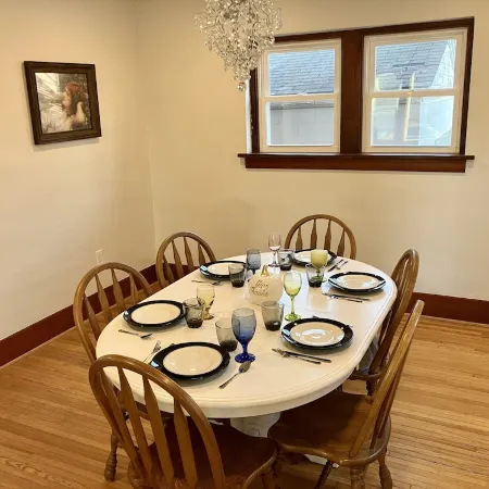 Charming & convenient house in downtown Marshall