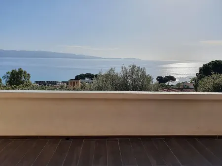 bloodthirsty apartment Отели в г. Аяччо