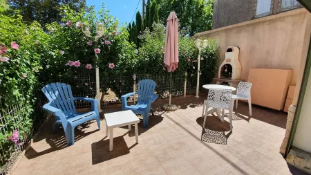 CHARMING GUEST GARDEN TERRACE SWIMMING POOL, FREE PARKING AND WIFI, BEACHES 8 Km away Отели в г. Помероль