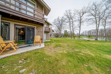 Cozy Ski Condo with Pond View
